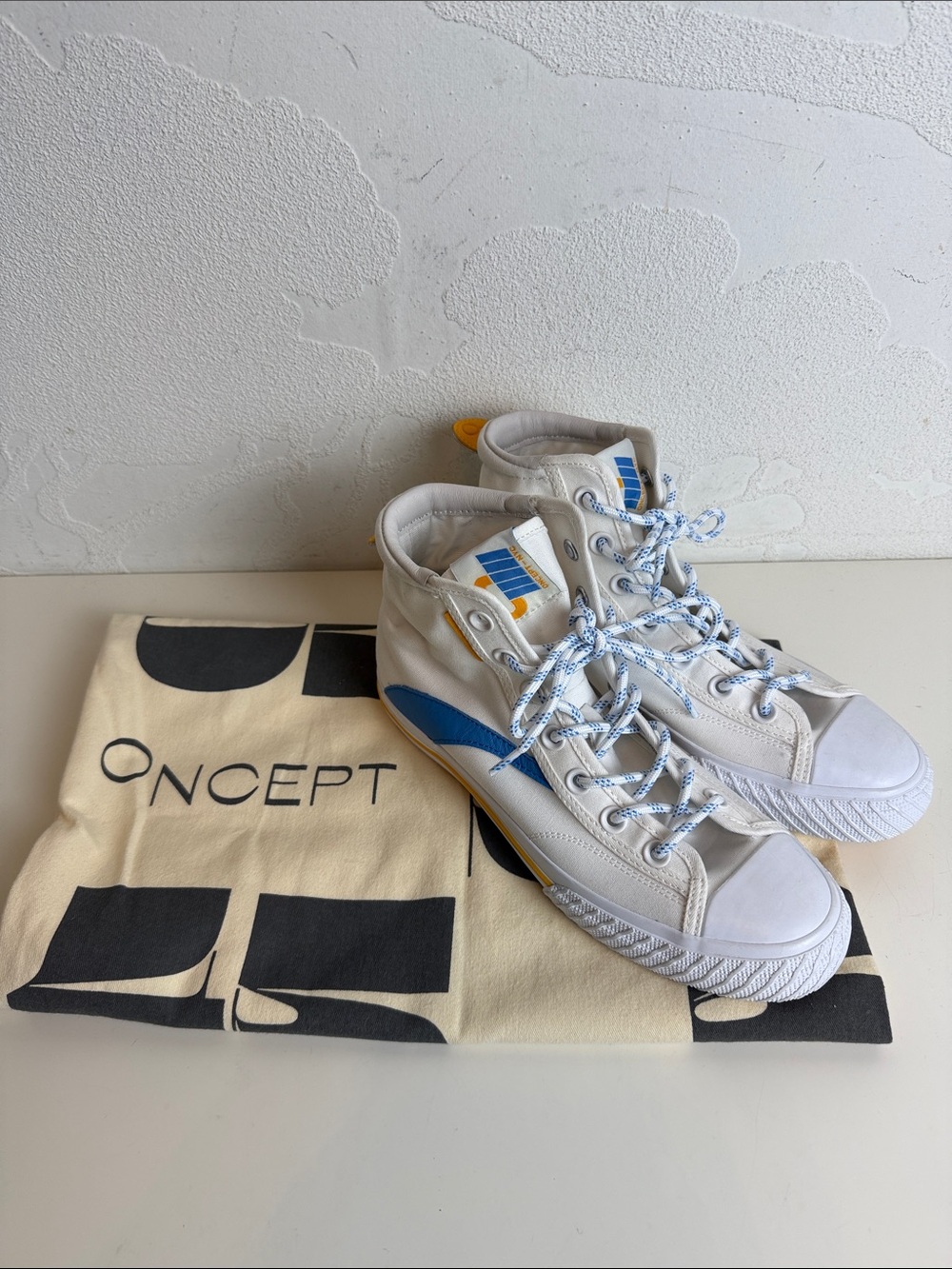 Oncept Women's Bogota Canvas White High-Top Sneakers Blue Accent Size 6 NWOT